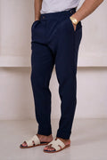 Pantalón sastre con hebilla y pliegues - Azul marino