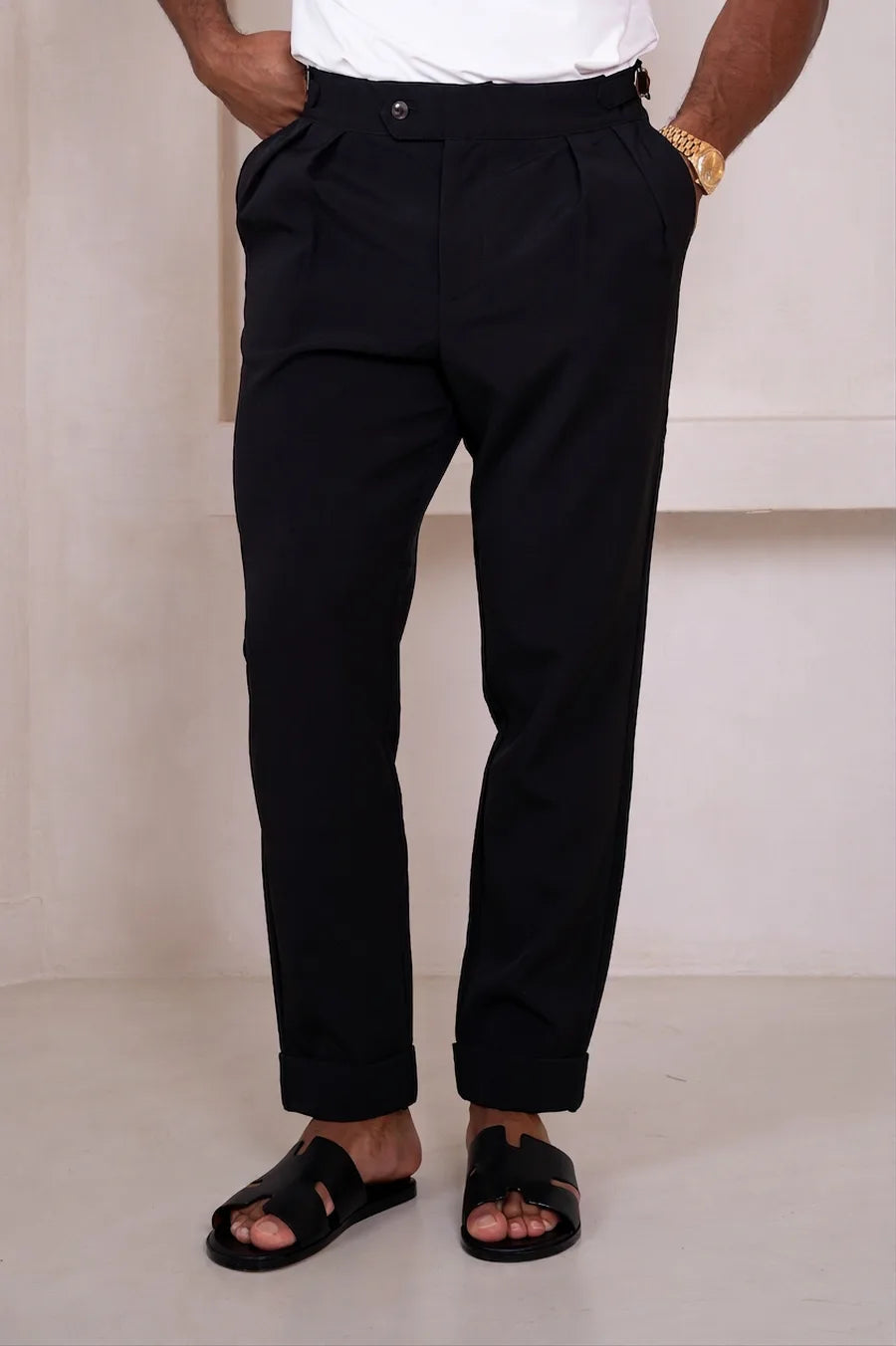 Pantalón sastre con hebilla y pliegues - Negro