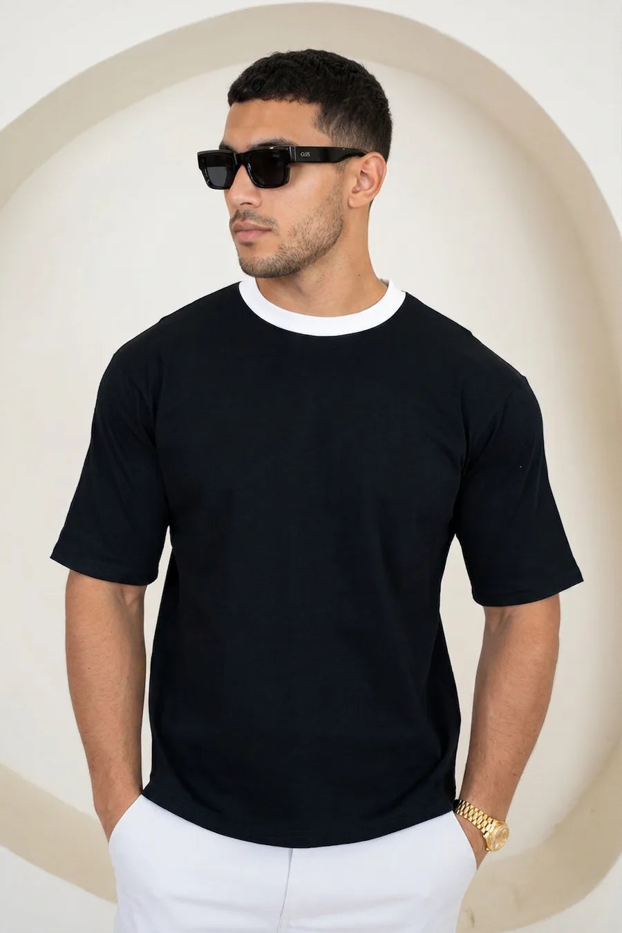 Camiseta de Ajuste Relajado con Cuello en Contraste - Negro